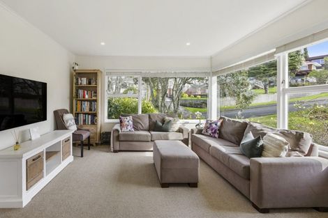 Photo of property in 25 Agincourt Street, Glenfield, Auckland, 0629