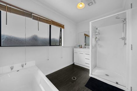Photo of property in 56 Claverdon Drive, Massey, Auckland, 0614