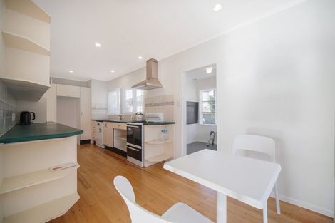 Photo of property in 32 Essex Street, Te Atatu South, Auckland, 0610