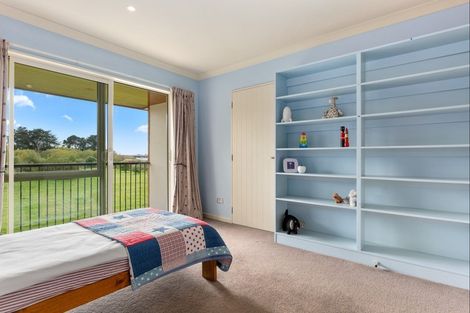 Photo of property in 100 Willowview Drive, Redwood, Christchurch, 8051