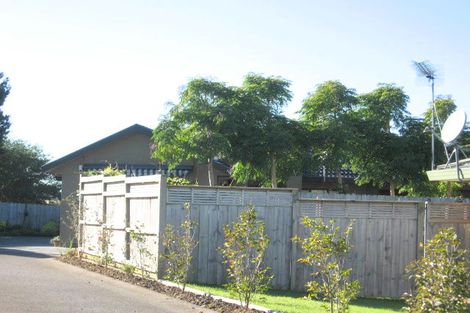 Photo of property in 16 Norm Pellow Drive, Manurewa, Auckland, 2105