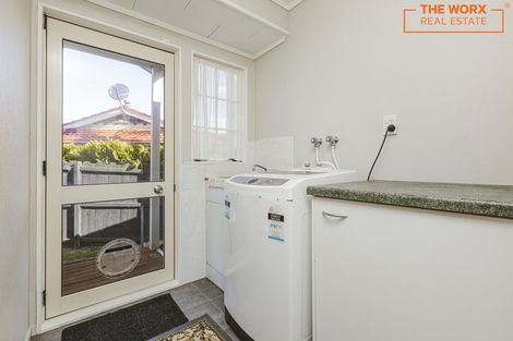 Photo of property in 33 Ribbonwood Crescent, Goodwood Heights, Auckland, 2105