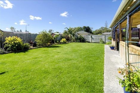 Photo of property in 1 Aitkenhead Court, Parakai, 0830