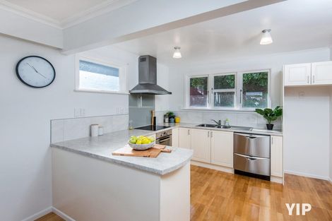 Photo of property in 23 Omega Street, Newlands, Wellington, 6037