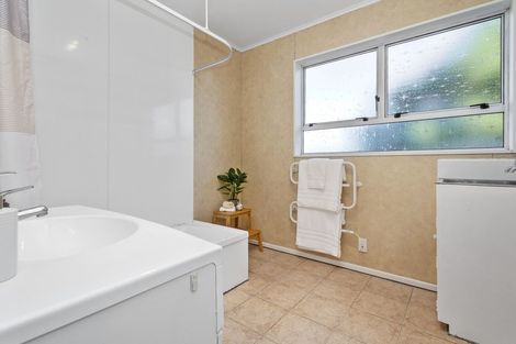 Photo of property in 27b Chetwode Grove, Newlands, Wellington, 6037