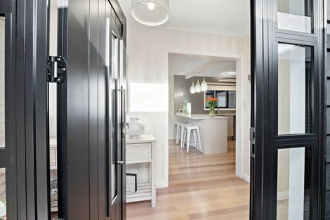 Photo of property in 70 Prince Regent Drive, Half Moon Bay, Auckland, 2012