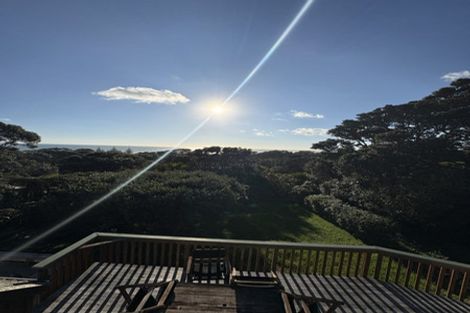 Photo of property in 15 Domain Crescent, Muriwai, Waimauku, 0881