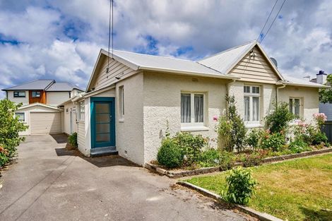 Photo of property in 10 York Street, Moera, Lower Hutt, 5010