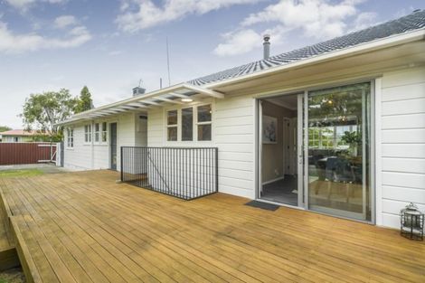 Photo of property in 25 Chilton Grove, Hokowhitu, Palmerston North, 4410