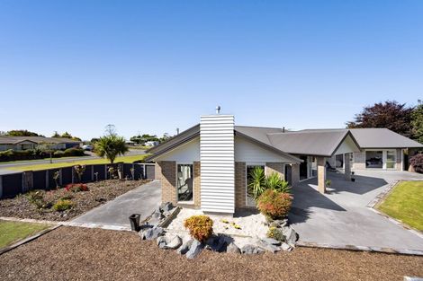 Photo of property in 1 Elizabeth Grove, Stratford, 4332