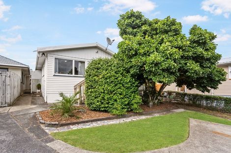 Photo of property in 5 Lendic Avenue, Henderson, Auckland, 0612