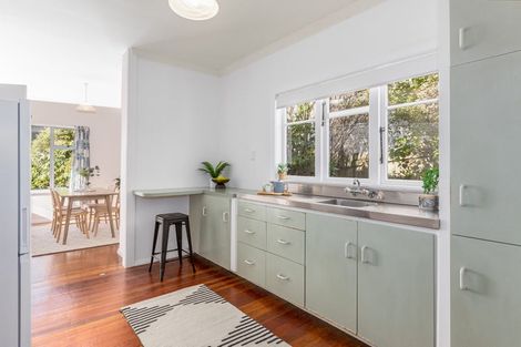 Photo of property in 2 Chester Road, Tawa, Wellington, 5028