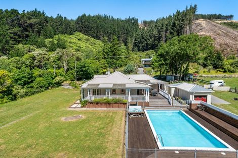 Photo of property in 1090 Coast Road, Wainuiomata Coast, Wainuiomata, 5373