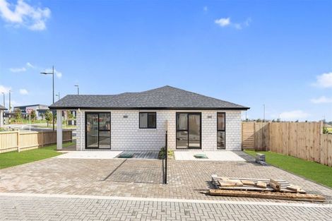 Photo of property in 10 Rorotu Avenue, Karaka, Papakura, 2113