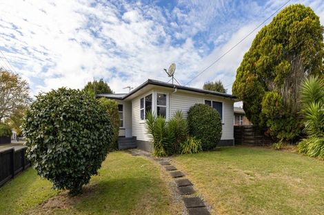 Photo of property in 1 Cedar Place, Hillcrest, Hamilton, 3216