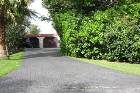 Photo of property in 24 Atarua Gardens, Waiatarua, Auckland, 0604