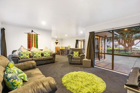 Photo of property in 3 Ebanjane Way, Clendon Park, Auckland, 2103