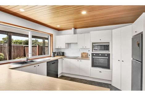 Photo of property in 2 Hinton Place, Rangiora, 7400