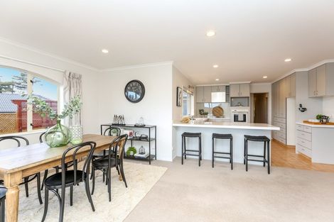 Photo of property in 6 Frank Frethey Place, Highlands Park, New Plymouth, 4312