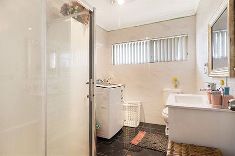 Photo of property in 4184 Great North Road, Glendene, Auckland, 0602