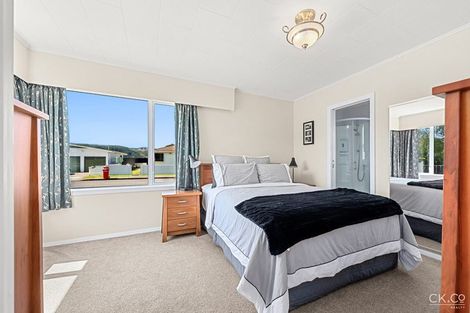Photo of property in 71 Holdsworth Avenue, Trentham, Upper Hutt, 5018