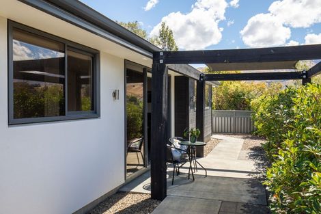 Photo of property in 12 Waenga Drive, Cromwell, 9310