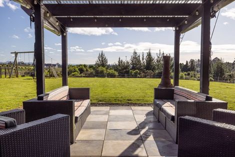 Photo of property in 17 Sarona Park Drive, Omanawa, Tauranga, 3171