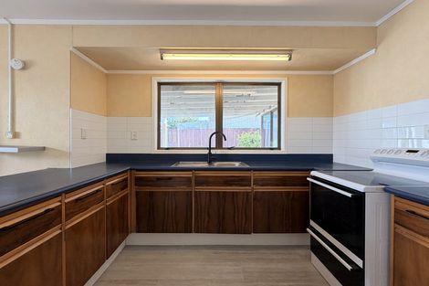 Photo of property in 33 Hutchinsons Road, Bucklands Beach, Auckland, 2014