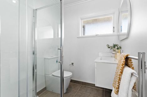 Photo of property in 2/34 Evelyn Place, Hillcrest, Auckland, 0627