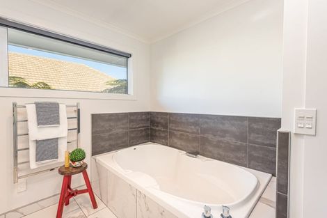 Photo of property in 1/2 Sarabande Avenue, Redwood, Christchurch, 8051