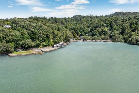 Photo of property in 98 Otitori Bay Road, Titirangi, Auckland, 0604