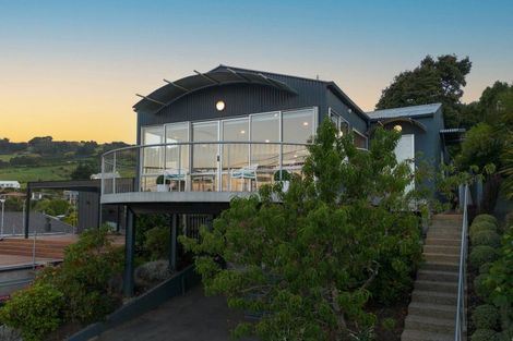 Photo of property in 40 Marine Parade, Macandrew Bay, Dunedin, 9014