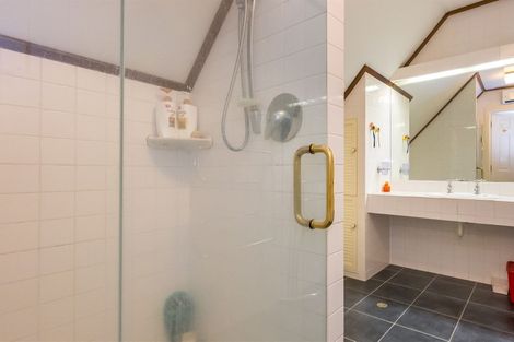 Photo of property in 69 Glenross Street, Glenross, Dunedin, 9011