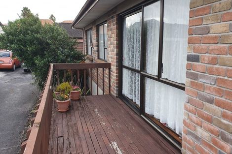 Photo of property in 2/66 Aviemore Drive, Highland Park, Auckland, 2010