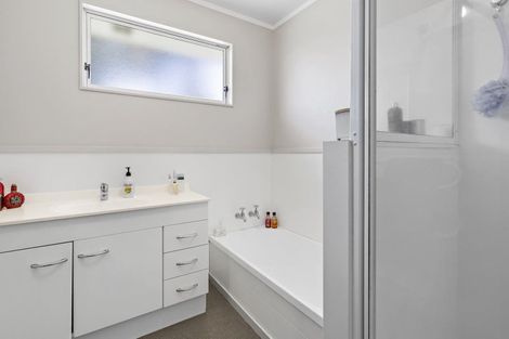 Photo of property in 63 The Drive, Tawa, Wellington, 5028