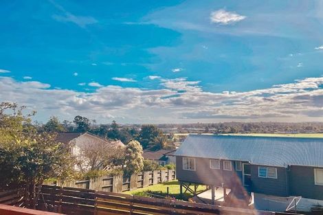 Photo of property in 18 Lewisham Street, Highland Park, Auckland, 2010