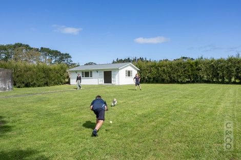Photo of property in 11 Taupaki Road, Taupaki, 0782