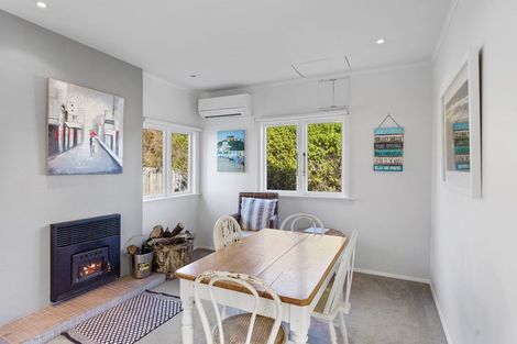 Photo of property in 37 Waimea Road, Waikanae Beach, Waikanae, 5036