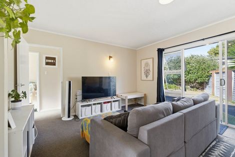 Photo of property in 2/15 Phoenix Place, Papatoetoe, Auckland, 2025