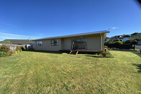Photo of property in 75 Horokiwi Road West, Newlands, Wellington, 6037