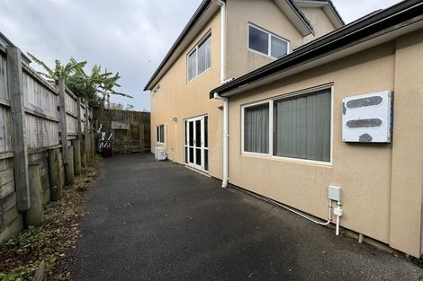 Photo of property in 4 Highgrove Lane, Totara Vale, Auckland, 0632