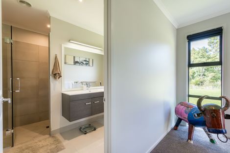 Photo of property in 15 Moses Road, Kaukapakapa, 0873