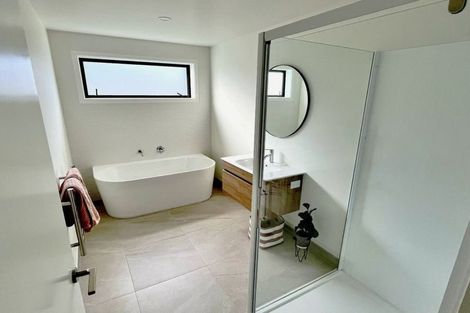 Photo of property in 9 Ward Street, Jacks Point, Queenstown, 9371