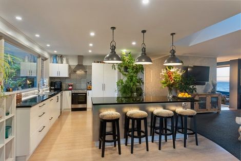Photo of property in 19 Pingau Street, Paekakariki, 5034