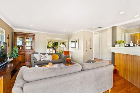 Photo of property in 33 Covil Avenue, Te Atatu South, Auckland, 0610