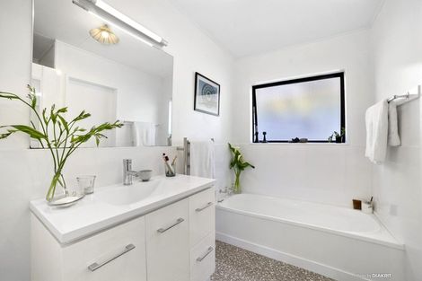 Photo of property in 117 Houghton Bay Road, Houghton Bay, Wellington, 6023