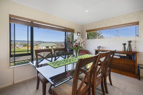 Photo of property in 98 Parnell Heights, Kelvin Grove, Palmerston North, 4414