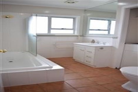 Photo of property in 2/40 Pupuke Road, Takapuna, Auckland, 0622