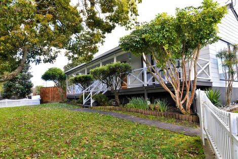 Photo of property in 166 Carnoustie Drive, Wattle Downs, Auckland, 2103