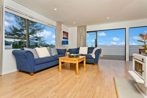 Photo of property in 59a Sunset Road, Totara Vale, Auckland, 0632